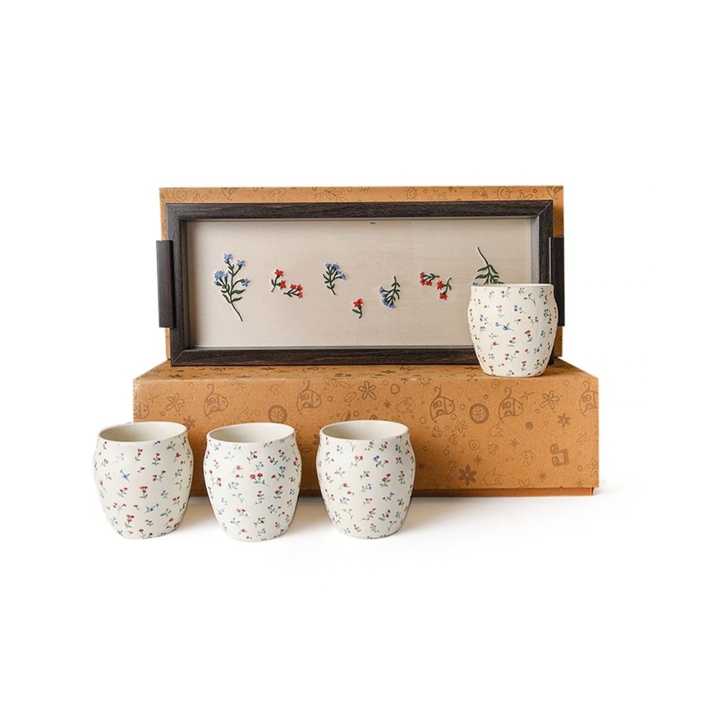 eco-friendly-tea-mugs-with-silk-embroidered-serving-tray